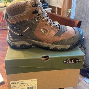 NEW Women’s Keen Ridge Flex Mid Waterproof Hiking boots